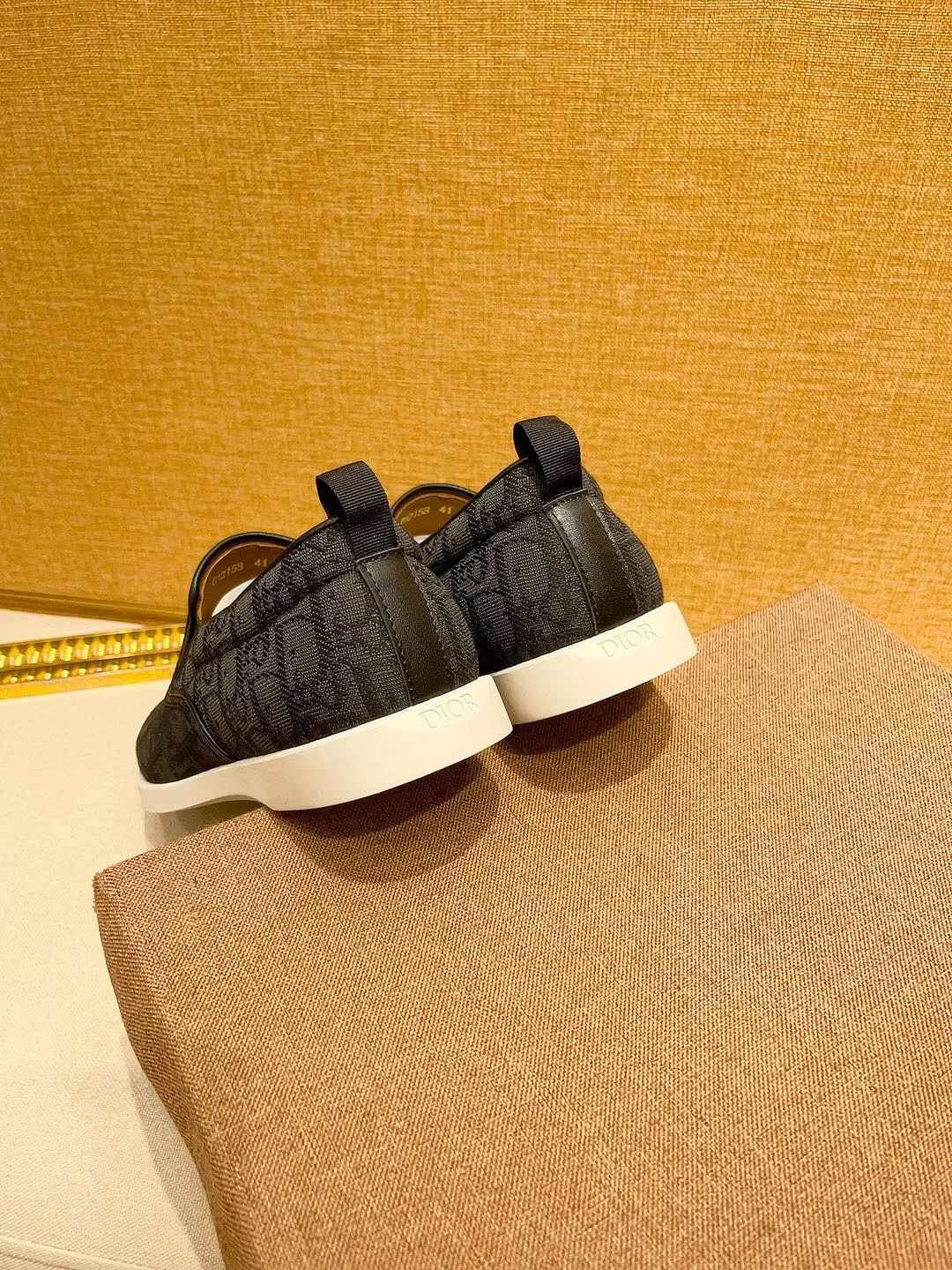 Factory price 380🔥[Dior] The latest 2024 new model is carefully crafted and set off the audience! An international brand that continues to innovate. This men's all-season casual shoe, the original version, has an all-leather upper, breathable and comfortable leather feet ➕Rubber non-slip outsole, breathable and comfortable, quality speaks for itself👄Color: two colors Size: 38-44
